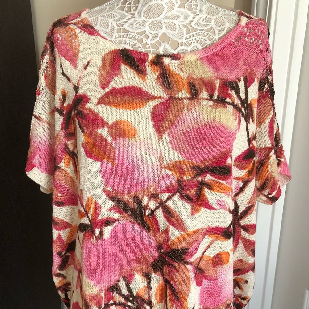 NWT CHICO'S PRINTED SHORT SLEEVE KNITED TOP SIZE 3